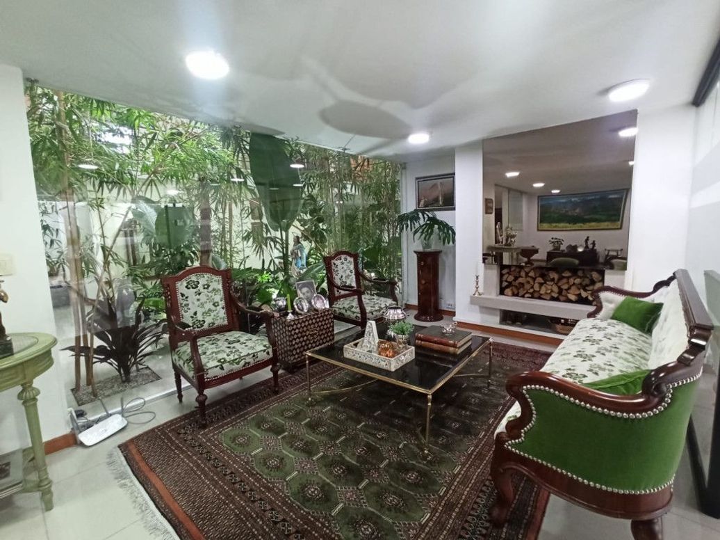 Casa de 5 alcobas en venta en Santa Ana Occidental, Bogotá, 550 m² · foto 3 de 18