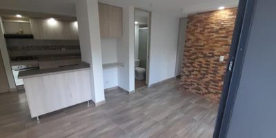 Apartamento en VENTA de 2 alcobas con closet (principal con baño), sala comedor, balcón, baño social, cocina integral, zona de ropas, calentador y parqueadero.
