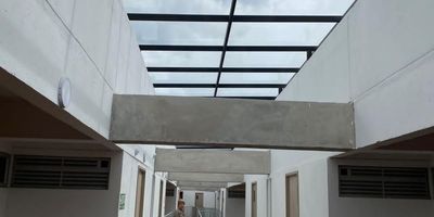 Apartamento en ARRIENDO/VENTA de 3 habitaciones (principal con vestier), 2 baños, sala comedor, cocina integral, balcón, zona de ropas, parqueadero y cuarto útil.