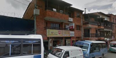 Apartamento para VENTA en tercer piso, de 4 habitaciones, 3 baños, sala comedor independiente, patio de ropas.