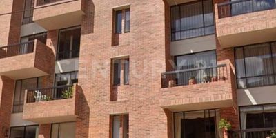 gran oportunidad de adquirir este bello apartamento de 115 metros cuadrados, consta de 3 habitaciones con su respectivo closet, alcoba principal con baño, alcoba de servicio y baño.cocina integral, sala, comedor,estudio,cuarto de ropas, ascensor, cancha de squash, Cerca a centro comercial palatino, bancos, supermercados, avenidas como: la av. cra; 7, Av. 9, parques y zonas verdes.universidad del bosque