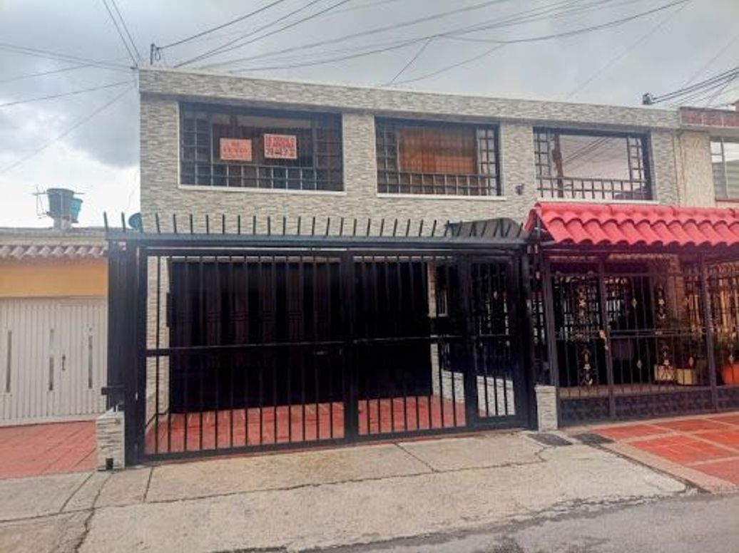 Casa de 3 alcobas en venta en Normandia Occidental, Bogotá, 200 m² · foto 3 de 20