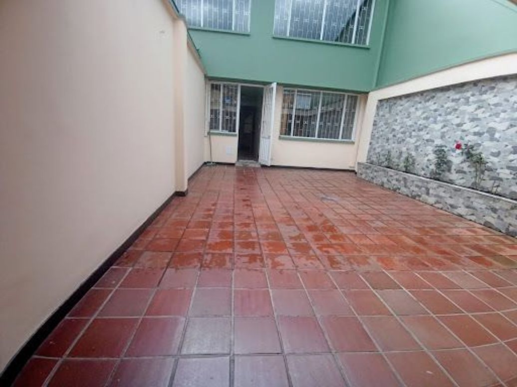 Casa de 3 alcobas en venta en Normandia Occidental, Bogotá, 200 m² · foto 15 de 20