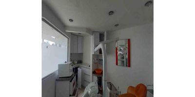 Se arrienda excelente ofinica en la Estrella. Consta de un ambiente, con un baño, muy iluminado y con excelentes acabados. Cuenta con recepcion y tiene un alto flujo de gente. 
