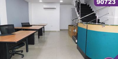 Se vende Bodega dúplex ubicada en el barrio San Francisco, cuenta un área aproximada 251.10 m2, área de oficina y parte de almacenamiento, sector comercial de fácil acceso a vehículos de carga. Esta bodega cuenta con techo y piso en toda su área, perfecta para el almacenamiento con cercanía a la vía 40, supermercados, colegios con amplias rutas de transporte público