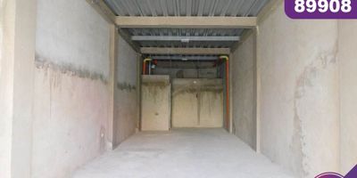 Local comercial en arriendo con 73 m2, ubicada en el sector de Ciudad Jardín al norte de la Ciudad de Barranquilla, sector con alta actividad económica, cerca de bancos, almacenes de cadena, hoteles, restaurantes, zona de alto flujo vehicular y personas, facilidad de acceso y transporte público. El local cuenta con baño, vitrina, 10 zonas de parqueo externo y 10 zonas de parqueo interno.