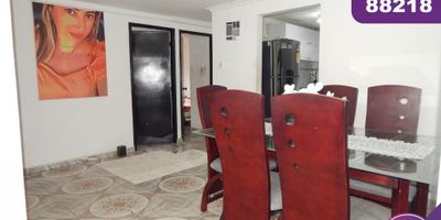 Apartamento en venta en la ciudad de Barranquilla ubicado en el barrio ciudad jardín, en edificio con vigilancia las 24 Horas, cuenta con 5 pisos sin ascensor, el apartamento esta ubicado en piso 2 con un área aproximada de 99.85 mt2, distribuidos en 4 habitaciones, 2 baños y 1 parqueadero asignado bajo techo, cocina semi integral, zona de labores, lado sombra, buena distribución en sus áreas con buenos y conservados acabados, es fresco y acogedor, su entorno, residencial y comercial con cómodas vías de acceso y facilidad al transporte publico cercano, sobre el sector puede encontrar, parques, colegios, iglesia, droguerías cercanas y centro comercial.