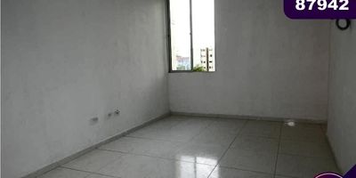 Apartamento en venta ubicado en la ciudad de barranquilla, en el sector de costa hermosa, en edificio con vigilancia privada y zonas sociales de entretenimiento, el apartamento se encuentra en piso 4, con un área construida de 42.50 mt2 que constan de 3 amplias habitaciones, 1 baño, buena distribución en sus áreas, con buenos y conservados acabados, fresco y acogedor, su entorno es tranquilo y residencial con cómodas vías de acceso y facilidad al transporte publico cercano , sobre el sector puede encontrar colegios, clínicas, caí de policías, parque cercano.