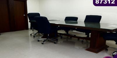 Se vende lote ubicado en Barranquilla sector del barrio Porvenir, actualmente esta construida una edificación y un lote que destinan para parqueadero de la empresa que funciona, el área total de lote de las dos matriculas es de 1.277 mt2, en área construida cuenta actualmente con 350 mt2 aproximadamente, con uso del suelo PolígonoPR-2,  con una edificabilidad máxima de 8 pisos si se juntan las dos áreas, con una densidad de 0,050, el sector es residencial con algunas actividades compatibles comerciales, cuenta con cómodas vías de acceso y facilidad al transporte publico cercano, sobre el sector puede encontrar, supermercados, universidad, clínicas y parque cercano.