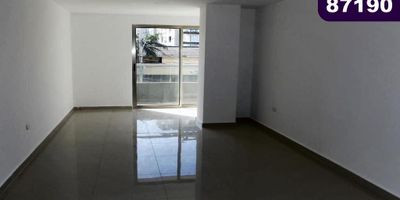 Apartamento para estrenar en venta ubicado en el sector de Ciudad Jardín al norte de la Ciudad de Barranquilla, ubicación tradicional y estratégica, por estar cerca de universidades, centros comerciales, almacenes de cadena, grandes parques y colegios. El apto esta del lado sombra, cuenta con 99.15 m2, excelentes espacios y distribución, puntos para instalación de aires, sala comedor, balcon, hall de alcobas, 3 alcobas con closet, baño privado y auxiliar con divisiones de vidrio, cocina integral, area de labores, baño para el servicio y 1 garaje privado. El edificio cuenta con 9 pisos, 4 aptos por piso, tiene lobby con portería, cámaras de seguridad, ascensor, salon social y planta eléctrica para áreas comunes.