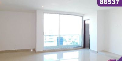 Apartamento en venta ubicada en el sector de San Vicente al norte de la Ciudad de Barranquilla y cerca del centro comercial VIVA. El apto es duplex, esta del lado sombra y cuenta con 150 m2; 2 accesos, acabados modernos, 2 balcones con excelente vista, cocina integral con despensa, area de labores, alcoba y baño para el servicio, baño social, 3 alcobas cada una con su baño privado, 2 vestier y 2 garajes privados. El edificio tiene lobby, portería 24 horas, ascensor y parque infantil.