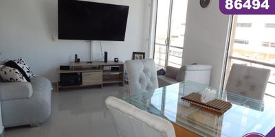 Se vende apartamento en Barranquilla sector exclusivo Riomar, en edificio paraíso caribe con vigilancia. El edificio cuenta con 12 pisos y el apartamento se encuentra en piso 4  con un área de 52,78.mt2 y consta de 2 amplias habitaciones , 2 baños, buena distribución en sus áreas con amplios y cómodos espacios, buena distribución en sus áreas con buenos y lujosos acabados, fresco y acogedor, su entorno es tranquilo y residencial con cómodas vías de acceso y facilidad al transporte publico cercano, sobre el sector puede encontrar, parques, colegios, restaurantes y droguerías cercanas.