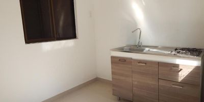 Se vende Casa ubicada en Barranquilla sector del barrio Boston, la casa cuenta con un área de lote de 256.00 mt2 y un área construida aproximada de 169 mt2 - cuenta con 4 amplias habitaciones - 4 baños, buena distribucion en sus areas con buenos y conservados acabados, fresca y acogedora, el sector es tranquilo y residencial con cómodas vías de acceso y facilidad al transporte publico cercano