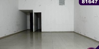 Local comercial en unos de los centros comerciales mas conocidos de la ciudad - escaleras eléctricas - puerta eléctrica -parqueadero visitantes- zona comercial - escaleras de emergencia - comodas vias de acceso.