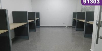 Local para estrenar de 86.29 m2-ubicado en segundo piso de centro comercial al norte de la ciudad sobre vía principal y comercial-alta circulación vehicular-cerca de Bancos-almacenes de cadena-restaurantes-Centro Comercial con amplias terrazas-planta eléctrica de suministro total-ascensor-baterías de baño-subterraneo con amplias zonas de parqueo-parqueos externos-sistema contra incendios-seguridad con cámaras-aire en zonas comunes-zona infantil-wifi.