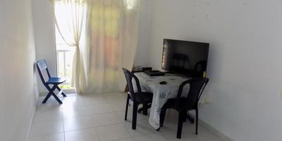 Apartamento en arriendo ubicado en la ciudad de Barranquilla sector Las Palmas,el apartamento se encuentra en piso 10 con un área de 52.mt2 y consta de 3 amplias habitaciones, 2 baños, buena distribución en sus áreas con amplios y cómodos espacios,fresco y acogedor, su entorno es tranquilo y residencial con cómodas vías de acceso y sobre el sector puede encontrar, parques, colegios, restaurantes y droguerías cercanas.