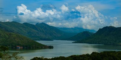 MONTEAZUL CLUB NÁUTICO,  Este proyecto se encontrará ubicado a 15 minutos aproximadamente por la vía náutica de Prado-Tolima y excepcionalmente de los pocos predios inmobiliarios que tendrá acceso por vía terrestre; se desarrollará en 3 etapas para un área total de 73. Separa tu lote con $1.000.000 y una cuota inicial del 10% del valor total del lote que van desde los $ 99.040.000 millones, el plazo del pago de esta cuota es de 30 días despues de la separación. Financiación de hasta 24 meses en cuotas iguales sin interés.

Contara con excelentes zonas sociales como pesca deportiva, deportes nauticos, zona de gym, cancha multiple, embarcadero y muelle, juegos infantiles, sede social, cancha de tenis, zona de dog park, avistamiento de aves, bioparque,  piscina opara adultos y para niños ademas de porteria vehicular y vigilancia 24 horas y lobby entre otros. 

Realiza una inversión inmobiliaria segura y atractiva por su gran valorización a corto plazo.
