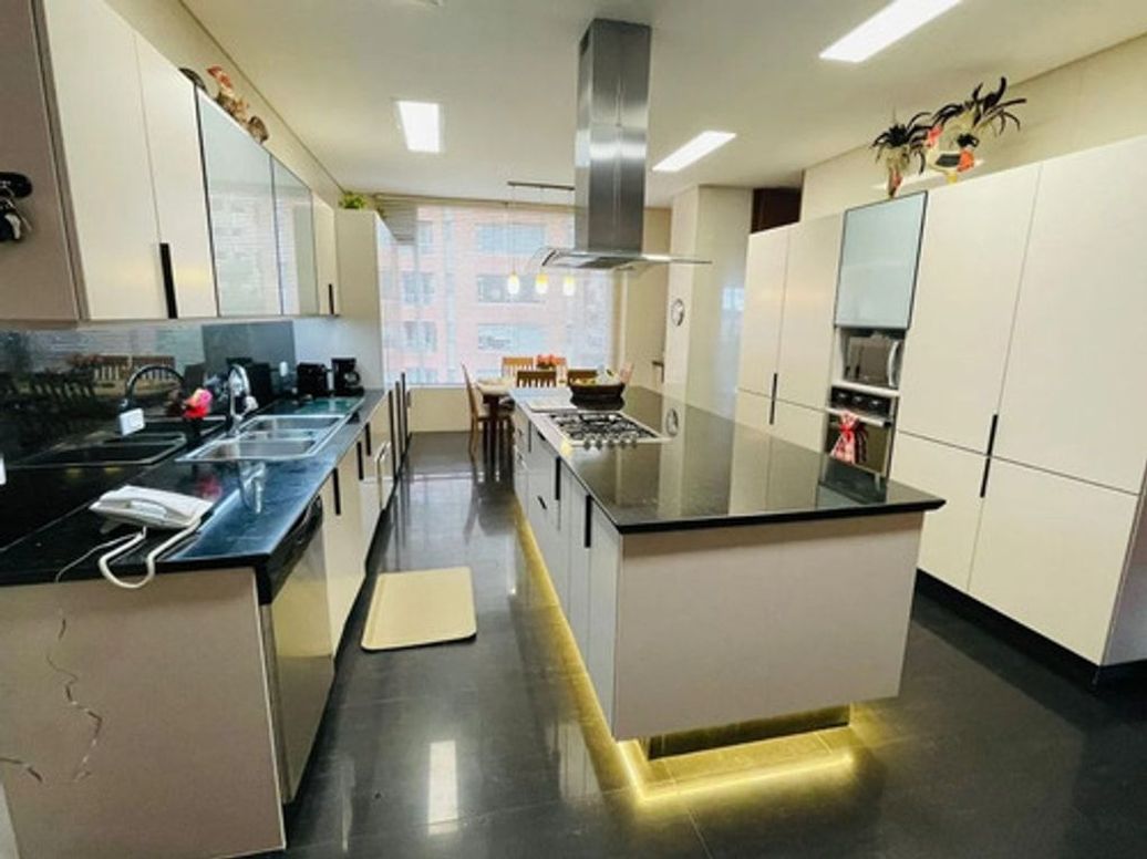 Apartamento de 4 alcobas en venta en Bellavista, Bogotá, 406 m² · foto 3 de 12