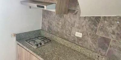 Queremos poner a tu disposición este apartaestudio ubicado en el barrio Veraguas, cerca de la Calle 6, Carrera 30, Oxxo, estación de Transmilenio Veraguas, restaurantes, parques cercanos, sector comercial, fácil acceso a trasporte público y a vías de acceso, también puedes tener paraderos cerca al sitp. Este acogedor inmueble es de 25 mts aproximadamente, costa de su habitación, closet, baño, su espacio para zona de ropas, cocina semi integral, red de gas y calentador eléctrico... El valor del canon de este inmueble viene con el servicio de Agua y Gas incluido.... ¡Que espera, comunicate yaa!