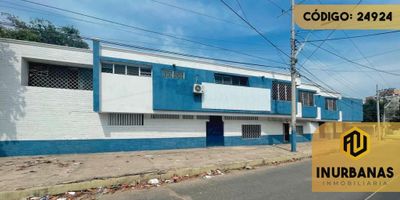 CÓDIGO INTERNO: 24924 - AMPLIA BODEGA CON MEZANINES IDEAL PARA COMERCIO DE BIENES, PRODUCTOS PARA EL CONSUMO Y MERCANCÍAS, COMERCIO DE SERVICIOS; CONSTA DE PISOS EN CONCRETO, BALDOSAS EN LAS OFICINAS Y CERÁMICAS EN LOS BAÑOS. SE ENCUENTRA UBICADA CERCA DE VÍAS PRINCIPALES, SUPERMERCADOS, TRANSPORTE PÚBLICO E IGLESIAS.