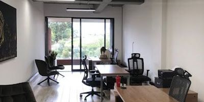 Arriendo oficina de 64 mts en LAS PALMAS. es un exclusivo proyecto de oficinas, en el kilómetro 15 vía las palmas, uno de los sectores con mayor crecimiento y desarrollo en medellín, con una localización estratégica al estar en uno de los corredores viales más importantes de la ciudad, lo que le permitirá tener fácil movilidad al oriente, occidente, centro y sur. COD. 893-3742