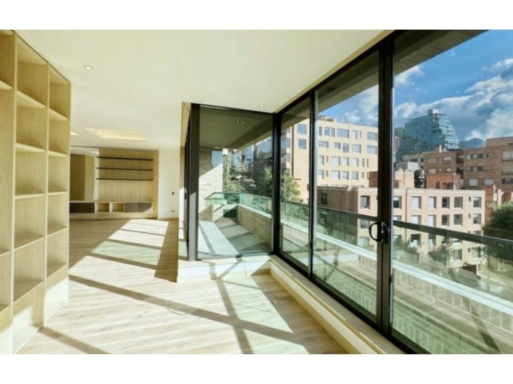 Apartamento de 3 alcobas en venta en Chico, Bogotá, 262 m² · foto 2 de 20