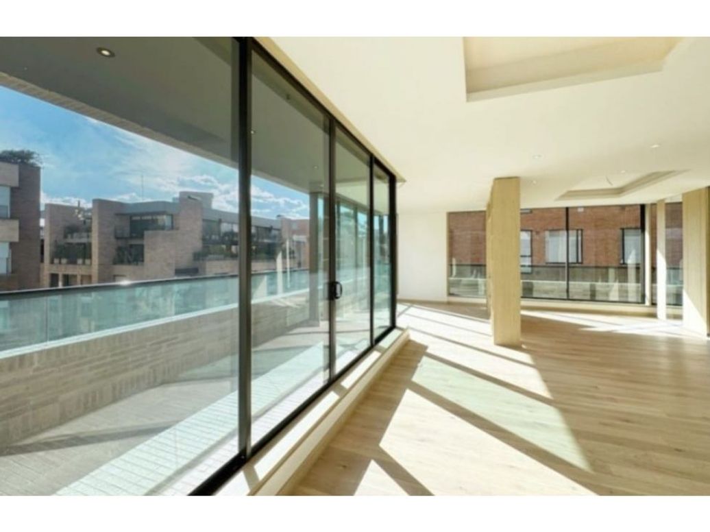 Apartamento de 3 alcobas en venta en Chico, Bogotá, 262 m² · foto 4 de 20