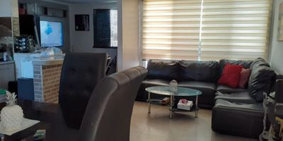 CODIGO INTERNO: 22998 - APARTAMENTO DISPONIBLE PARA VENTA CONSTA DE 2 ALCOBAS, 1 BAÑO,ESTAR TV,  SALA - COMEDOR, COCINA INTEGRAL, ÁREA DE LABORES, PUNTOS DE CONEXIÓN AIRE ACONDICIONADO Y PISO DE CERÁMICA. EDIFICIO CUENTA CON ASECENSOR Y CITÓFONO. EN CERCANIAS CUENTA CON PARQUES, SUPERMERCADOS, COLEGIOS , IGLESIAS Y TRANSPORTE PÚBLICO. SE ENCUENTRA SOBRE VÍA PRINCIPAL.