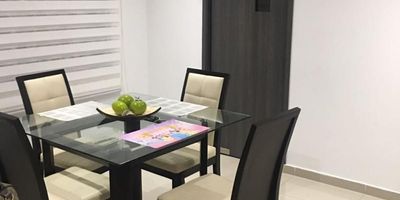 CÓDIGO INTERNO: 20494 - HERMOSO APARTAMENTO DE TRES HABITACIONES, LA PRINCIPAL CON BAÑO PRIVADO, MAS HABITACIÓN CON BAÑO DE SERVICIO,SALA COMEDOR, COCINA INTEGRAL ABIERTA, EXCELENTES ACABADOS. SE ENCUENTRA UBICADO CERCA DE CENTROS COMERCIALES, IGLESIAS, RUTAS DE BUSES. EL EDIFICO CUENTA CON , SALÓN DE EVENTOS, PARQUE INFANTIL Y VIGILANCIA PRIVADA.
