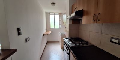 Apartamento en Arriendo Oviedo Medellin
Cerca a EAFIT, metro, transporte publico, centros comerciales, bancos, zona residencial, 48 metros, salón comedor, 1 alcoba con baño, cocina integral, closet, vestier, garaje sencillo, cuarto útil, jardín, calentador gas, jardines, portería 24 horas.
$ 3.000.000