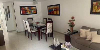 Casa  con dos apartamentos independientes ,excelente ubicación, Apartamento 101 área129.78 m2  consta :de sala ,comedor ,garaje, Cocina integral. tres Alcobas, alcoba principal con baño y vestier, estar de televisión, baño de alcobas. Patio interior, oficina, depósito. Baño, cuarto de servicio con baño. Apartamento 201 area 164.43 m2  consta de garaje doble, sala comedor, balcón, sala auxiliar, Baño social, estudio, tres Alcobas, alcoba principal con baño , baño de cuartos. Zona oficios, cuarto de servicio con baño.