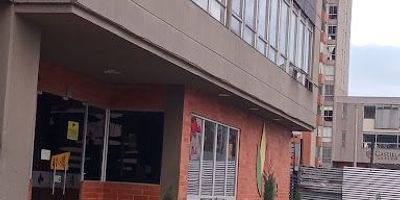 OBSERVACIONES INTERNAS: APARTAMENTO CON ILUMINACION NATURAL, AMPLIO, CON VISTA EXTERIOR, ZONAS VERDES. CONJUNTO CUENTA CON TERRAZA, ZONA BBQ, PARQUE INFANTIL, GYM, SALON COMUNAL, BICICLETEROS, SALON DE JUEGOS PARA NIÑOS, MESA PING PONG, Y ZONA DE LAVANDERIA.
OBSERVACIONES EXTERNAS: A 5 MIN DE HOMECENTER, CERCA LA UNIVERSIDAD UNI AGUSTINIANA, AL COLEGIO UNI AGUSTINIANO, A 10 MIN DE CENTROS COMERCIALES HAYUELOS Y TINTAL, A 5 MIN DE LA AV CIUDAD DE CALI, FACIL ACCESO A TRANSPORTE PUBLICO.
