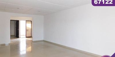 Casa en arriendo ubicado en la ciudad de Barranquilla sector Ciudad Jardin , con un área de 180.mt2 y consta de 3 amplias habitaciones, 2 baños, buena distribución en sus áreas con amplios y cómodos espacios,fresco y acogedor, su entorno es tranquilo y residencial con cómodas vías de acceso y sobre el sector puede encontrar, parques, colegios, restaurantes y droguerías cercanas.