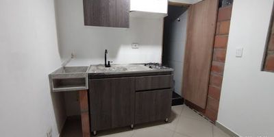 Arriendo comodo apartaestudio con buen transporte publico cerca con buen comercio cerca colegios.
LIBRE DE SERVICIOS PUBLICOS MAXIMO 2 PERSONA

CARACTERISTICAS:

SALA COCINA SEMINTEGRAL
1 ALCOBA
ZONA DE ROPAS
BAÑO ENCHAPADO
PISOS EN CERÁMICA
3 PISO INTERNO