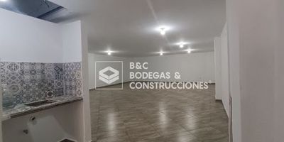 Local comercial con terraza privada, excelente ubicacion, cuenta con area de cocina independiente, salon interno, buena vitrina para su negocio, cerca cancha el dorado, local disponible para arriendo