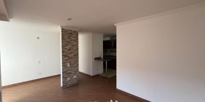 [VEN] ID HOUM: 141338

En Houm te ayudamos de forma fácil y segura. Los beneficios de comprar con nosotros:
    • Te ayudamos a conseguir financiamiento a través de una asesoría personalizada
    • Mediación y seguimiento de todo el proceso
    • Ponemos a tu disposición profesionales en notariado, registro y asesoría jurídica
¡Solo te preocupas de las firmas!

Departamento en venta, ubicado en el barrio Osorio, con una superficie construida de 46.00 m² y superficie total de 46.00 m². 

Sus principales características son:

    • 2 dormitorios
    • 1 baño
    • Admite mascotas
    • Año de construcción: 2014
    • Cuarto de lavado
            
Además, el inmueble cuenta con las siguientes amenidades:

    • Salón de eventos
    • Vigilancia 24 hrs
    • Ascensor
    • Zona de juegos
    • Gimnasio
    • Zona de asadores

Si compras con nosotros, te brindamos asesoría personalizada durante todo el proceso.
Más que una inmobiliaria, somos Houm.
*Aplican T&C