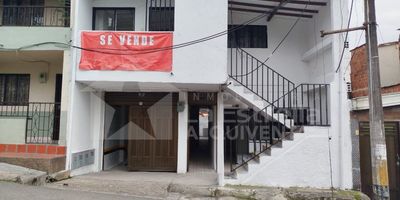 APARTAMENTOS PARA VENTA BARRIO CAQUETA LA ESTRELLAApto Planta baja: Garaje para 2 autos en línea, Sala comedor,3 alcobas (2 con closets)Cocina, 2 Baños, Patio.Apto&nbsp;Nivel de calle: Corredor, Sala comedor,3 alcobas (2 con closets),1 Baño, Cocina, Patio.Apto  (101) Nivel de calle: Sala, Comedor, Alcoba, Cocina, Baño.Apto  (201). Segundo piso: Balcón, Sala, Patio, Sala comedor,3 alcobas (2 con baño),Cocina,1 baño social.Apto (202) Segundo piso: Sala, comedor, Alcoba, Cocina, Baño.