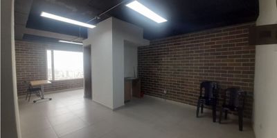 Area 34.28, 1 baño, cocineta, parqueadero mas cuarto util.
