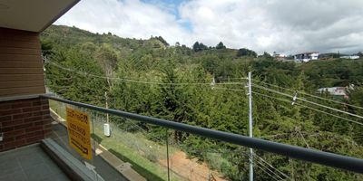 Hermoso apartamento ubicado en zona exclusiva de La Ceja carectirazado por sus zonas comunes, piscina sin fin, piscina para niños, zona lounge en piscina, sauna, turco, coworking, salon social, gimnasio...