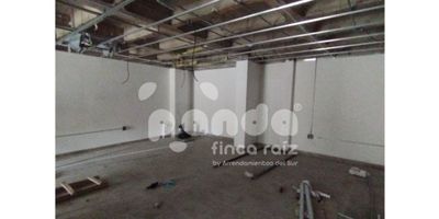 Local en arriendo en Envigado, barrio El Salado, Antioquia. Este espacio comercial en construcción, ubicado en el primer piso, ofrece 120 m² de área, ideal para negocios. Cuenta con 1 baño y dispone de vigilancia, brindando seguridad. Su ubicación cerca de la iglesia Santiago apóstol asegura visibilidad y fácil acceso para clientes en Envigado. Canon de arriendo: $4,500,000. Contacte para conocer las opciones de whatsapp, quiero que me contacten o ver teléfonos.