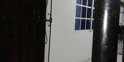 APARTAMENTO UBICADO EN EL SEGUNDO PISO -CERCA DE ESCUELAS EDUCATIVAS BUENAS RUTAS DE BUS Y CENTRAL 