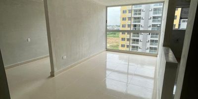 Venta de Apartamento 56 M2 para estrenar, cerca de supermercados, ruta de buses, fácil acceso. El Apartamento cuenta en su interior con sala-comedor, cocina integral, área de labores,2 habitaciones, 2 baños completos, parqueadero comunal. Administración $133.205