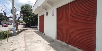 Descubre este exclusivo LOCAL en el corazón de la ciudad, con una ubicación privilegiada que garantiza visibilidad y accesibilidad. Con 120 metros cuadrados para dar rienda suelta a tu creatividad y emprender el negocio de tus sueños. Este espacio versátil y luminoso te invita a crear experiencias únicas para tus clientes. ¡No pierdas la oportunidad de convertir este lugar en el epicentro de tus proyectos!