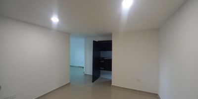 Se vende Apartamento de 92 M2, ubicada en el sector del barrio porvenir, cerca de centro comercial, parques, centros medicos, clinicas. El Apartamento cuenta en su interior con:  3 Habitaciones con closet (Alcoba principal con baño), baño social, sala-comedor, cocina integral, zona de labores, alcoba y baño de servicio, balcón, 1 parqueadero, ascensor, vigilancia 24/7.