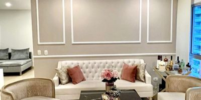 Se arrienda excelente apartamento de 122 M2 en conjunto para estrenar en portal de genovés cuenta con sala comedor, cocina integral, 2 habitaciones, 3 baños, baño en habitación principal, El conjunto consta con ascensor, piscina, salón social, gimnasio, parqueadero, vigilancia 24/7. Cerca de universidades, vías principales, fácil acceso vehicular