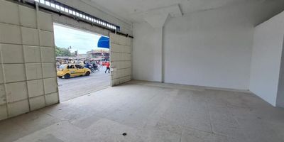 Se arrienda local dúplex de 320 M2, cuenta con piso de alto trafico, ascensor mecánico, baño. Cerca de zona comercial, super mercado, mercado de la ciudad. Fácil acceso, transporte publico accesible