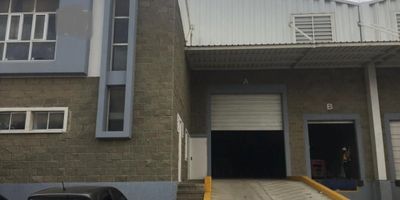 Si te atrae emprender tu negocio en un buen sector de la ciudad, en un punto estratégico, esta oportunidad es para ti!! vendo bodega comercial ubicado en el sector de la cordialidad es una bodega con un área de 654 m2 maravillosamente bn distribuido que te brindara la mayor comodidad a ti a tus clientes ya que es bastante amplio, fresco, cómodo, con oficinas administrativas,resistencia de piso 5 toneladas/m2, 1 muelle-1 rampla- capacidad de energía 35kva  ubicado con fácil vías de acceso en vía principal, no pierdas esta maravillosa oportunidad de montar tu negocio en esta zona con alto tráfico comercial. ven y conócelo