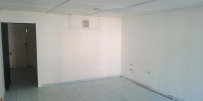 Arriendo local comercial de 30 M2. Cuenta con salón amplio, excelente iluminación, pisos en cerámica, 1 baño, zona de labores, paredes pulidas y pintadas. Cerca de restaurantes, bancos, cajeros, parques, universidades, tiendas, sector comercial y vías de fácil acceso.