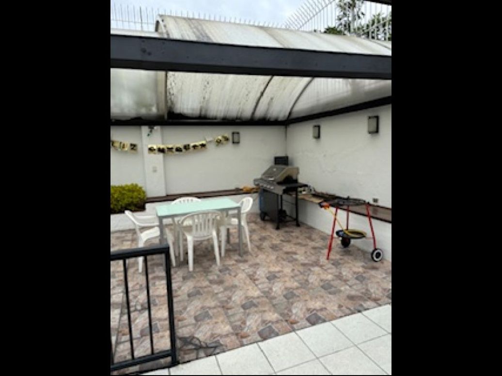 Casa de 3 alcobas en venta en Santa Barbara Alta, Bogotá, 390 m² · foto 2 de 11