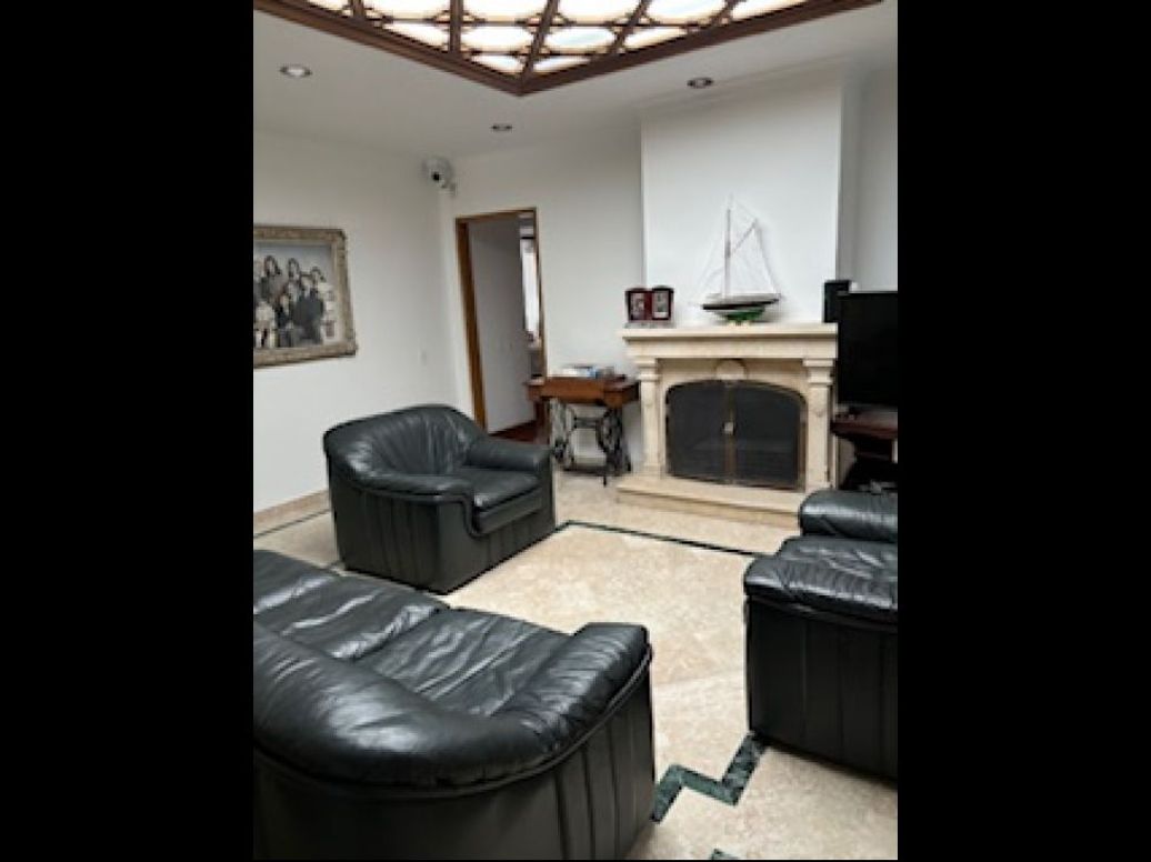 Casa de 3 alcobas en venta en Santa Barbara Alta, Bogotá, 390 m² · foto 4 de 11